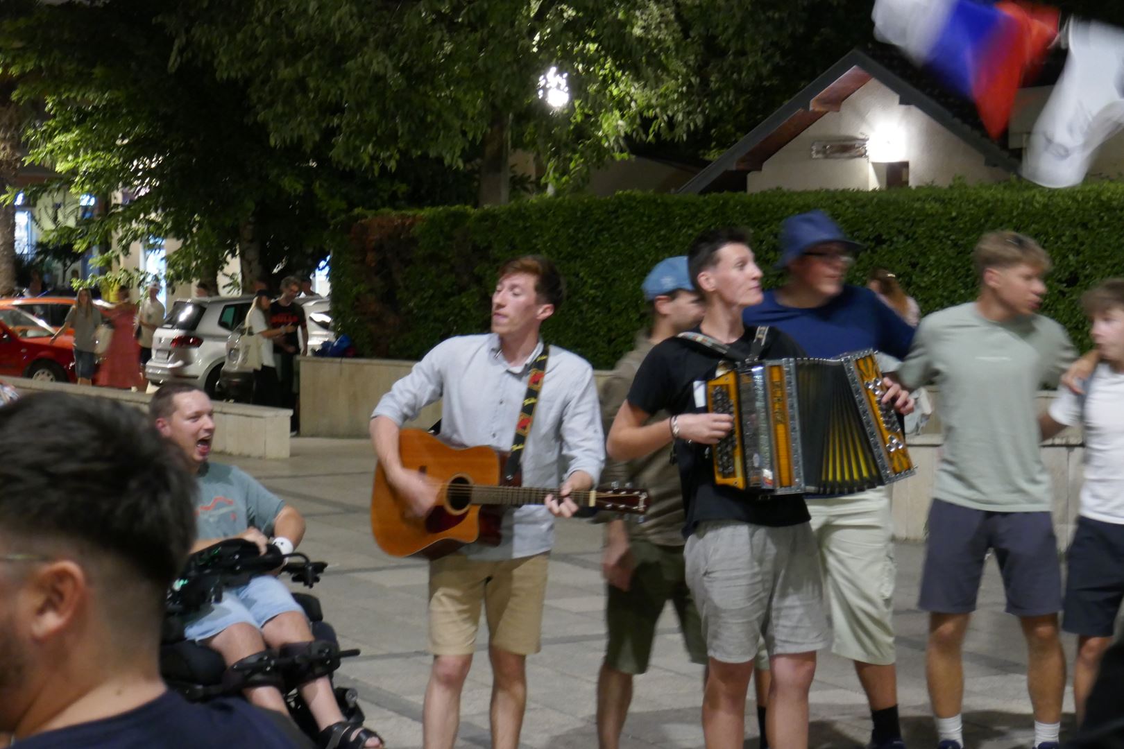 5. 8. P. Nočni spored pred Cerkvijo