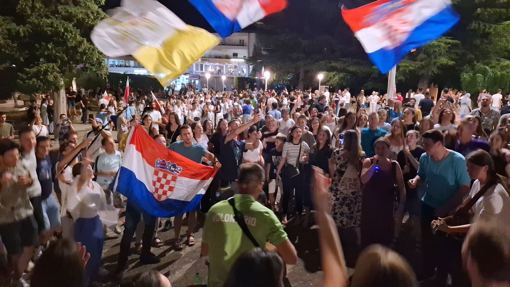 5. 8. P. Nočni spored pred Cerkvijo