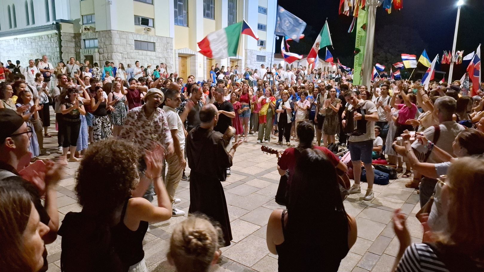 7. 8. P. Nočni spored pred Cerkvijo