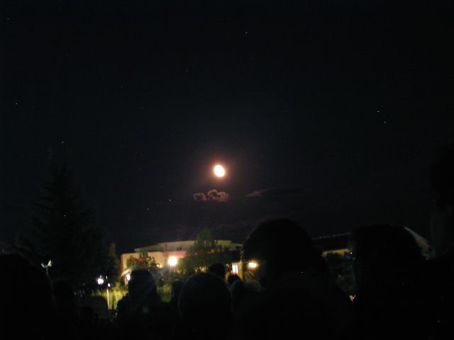 lunajespetshujala.jpg
